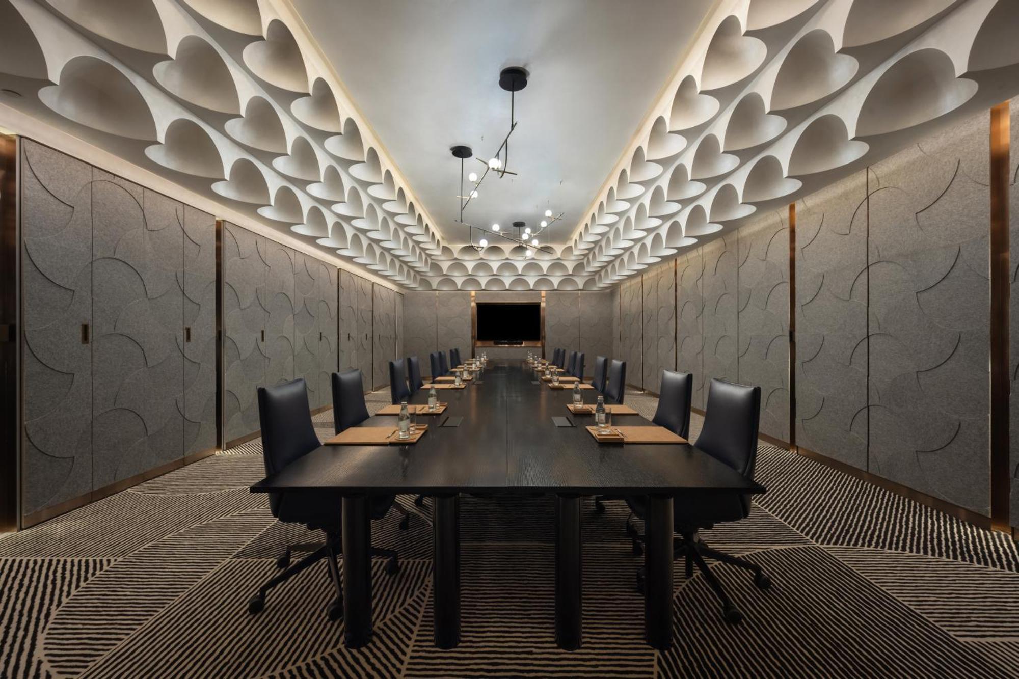 Отель So/ Uptown Дубай Экстерьер фото The boardroom at the National Museum of Singapore