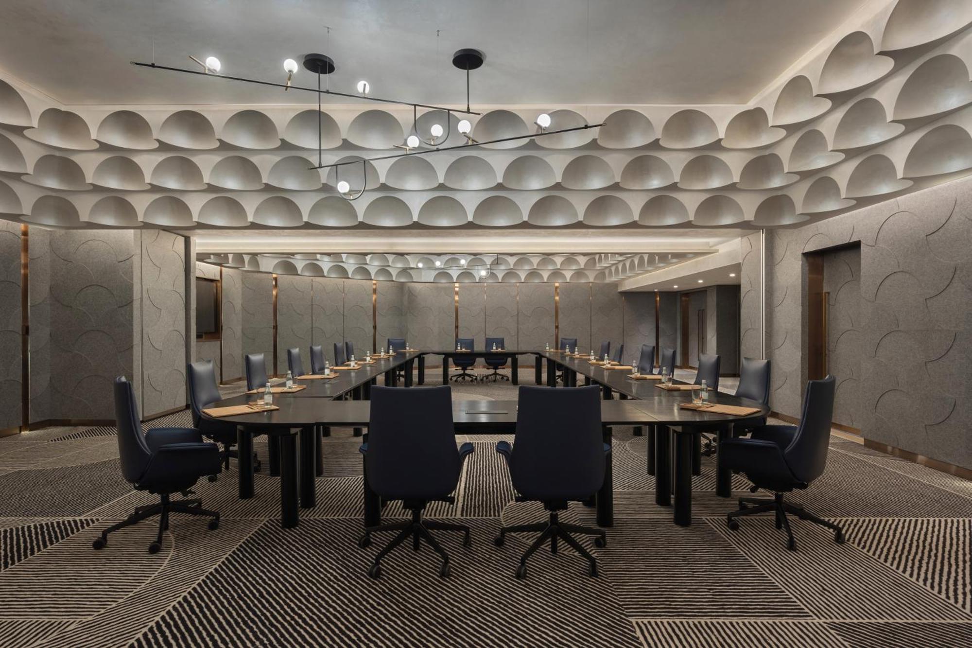 Отель So/ Uptown Дубай Экстерьер фото The meeting room of the Federal Council